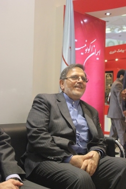 حضور رئیس کل بانک مرکزی ایران در غرفه ایران اکونومیست